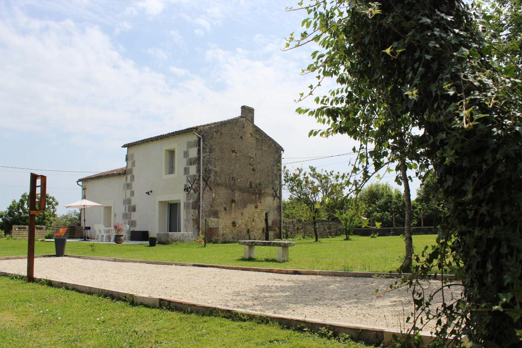Le Gite Du Verger Saint-Bris-des-Bois Exteriör bild